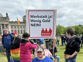 Gute Leistung! Gutes Geld! - Aktionstag Werkstatträte Deutschland vor dem Bundestag
